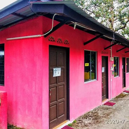 Villa Lopoh Waterfront Budget Chalets Hulu Langat Exterior foto
