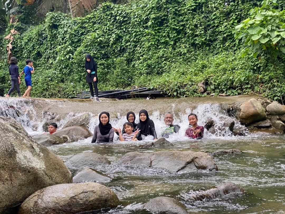 Villa Lopoh Waterfront Budget Chalets Hulu Langat Exterior foto