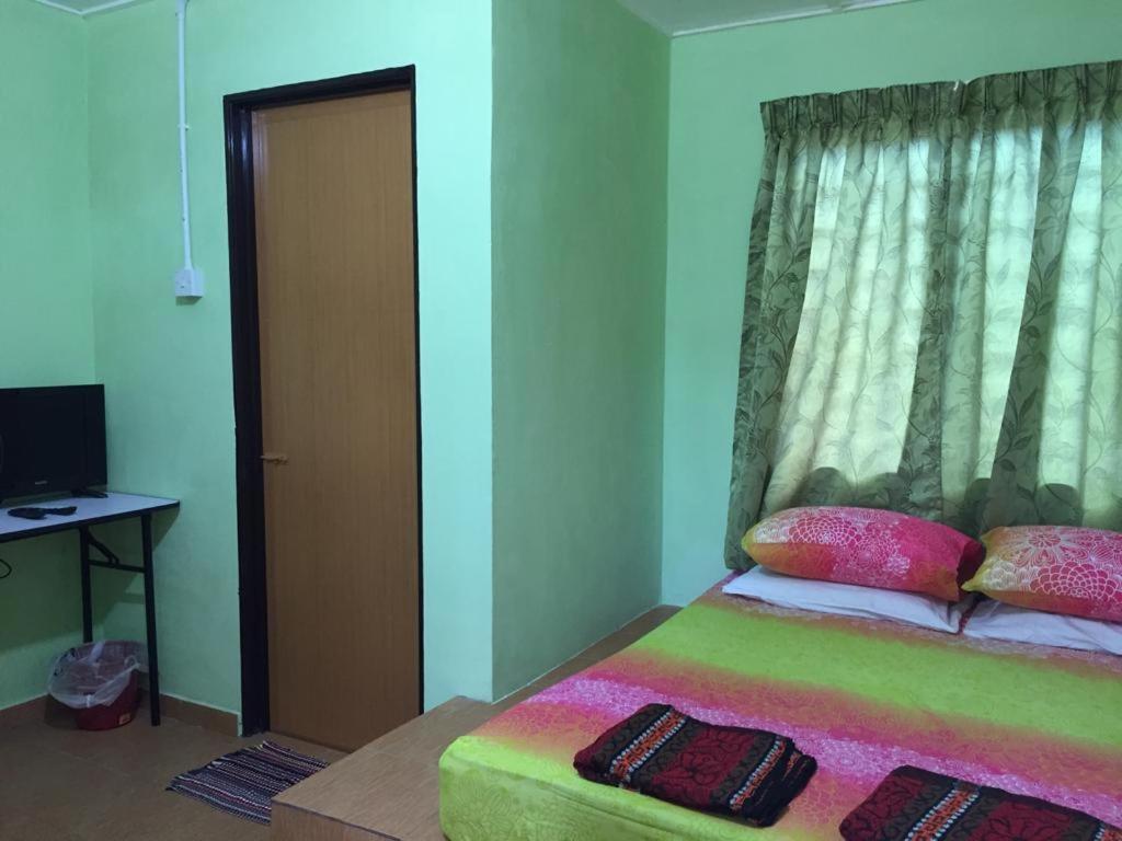 Villa Lopoh Waterfront Budget Chalets Hulu Langat Exterior foto